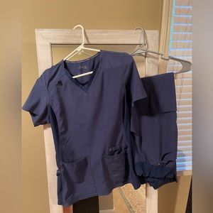 Navy Cherokee infinity scrub set. Size small. Both pieces are in great shape.